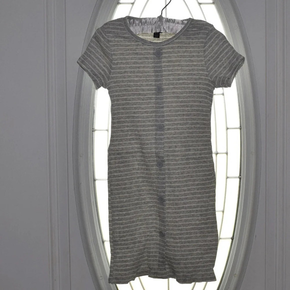 ART CLASS Gray and White Short Sleeve Dress Size - S 6/6X - Picture 1 of 4